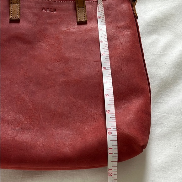 Able Red and Brown Leather Tote Bag with Elegant Design - Picture 7 of 8